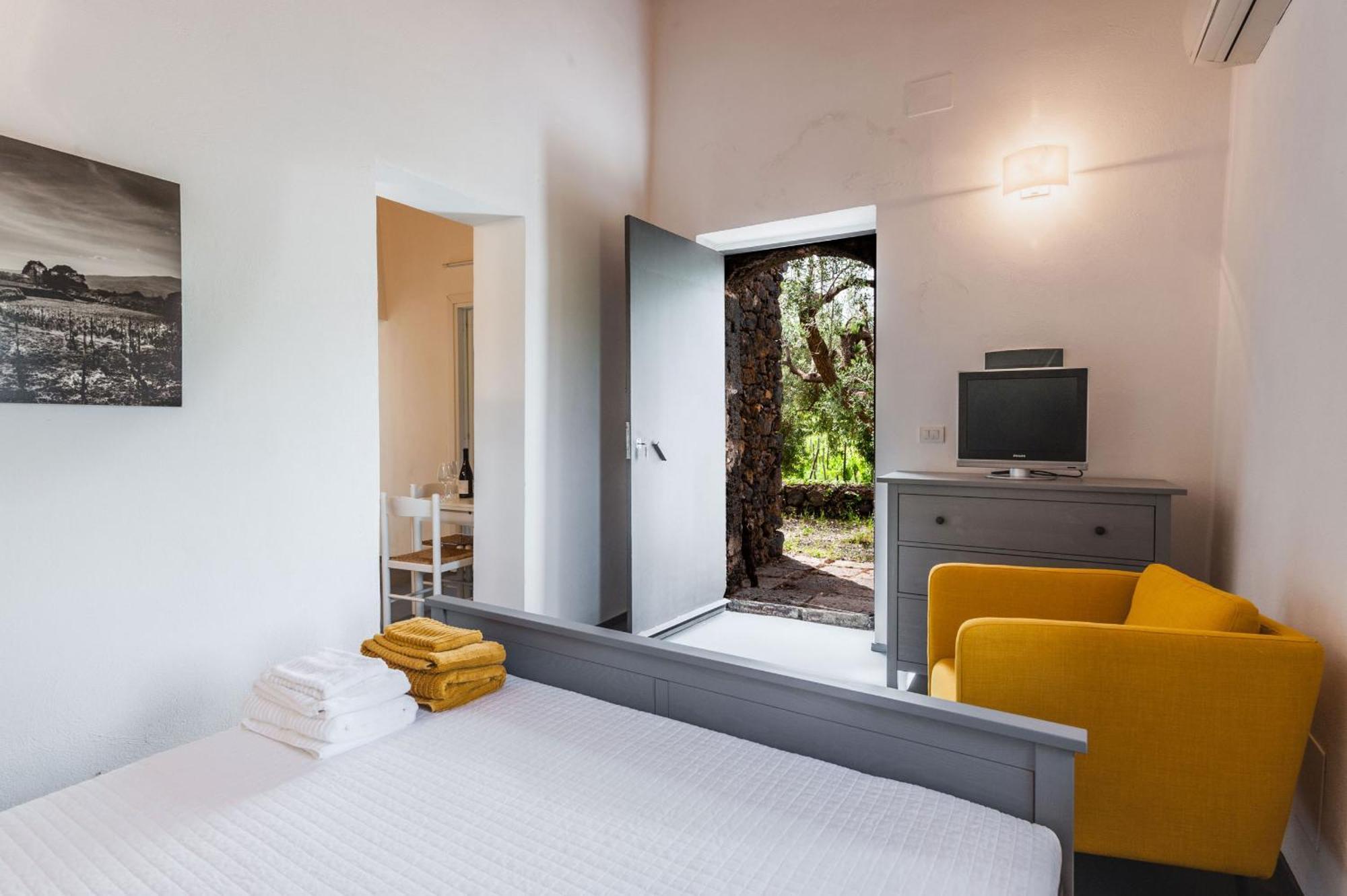 Terrazze Dell'Etna - Country Rooms And Apartments ランダッツォ エクステリア 写真