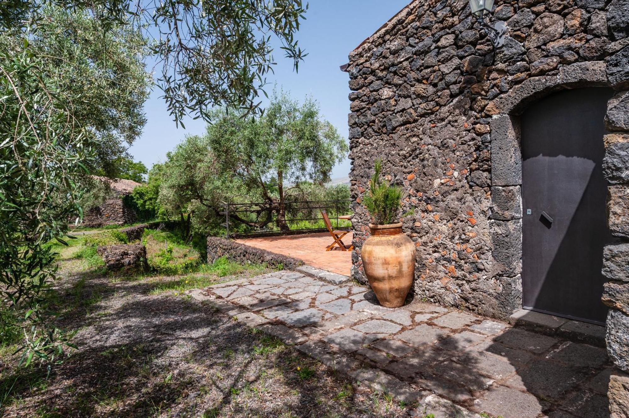 Terrazze Dell'Etna - Country Rooms And Apartments ランダッツォ エクステリア 写真
